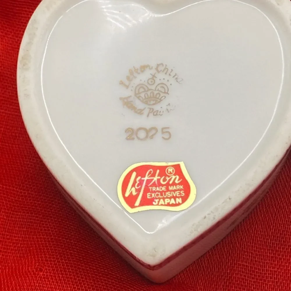 Lefton China hand painted vintage heart trinket container with lid